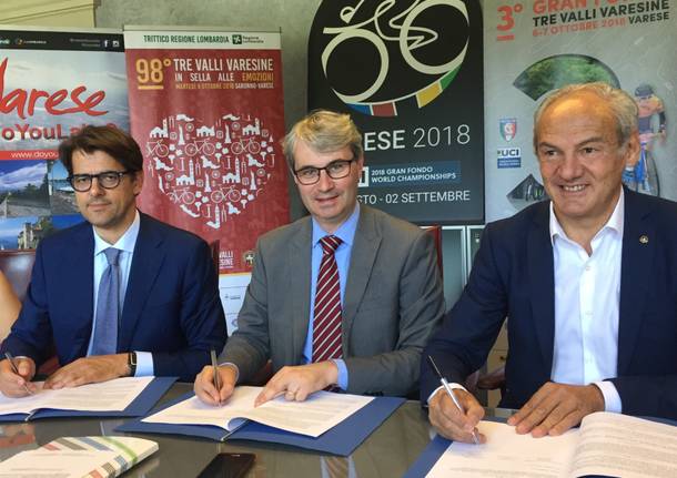 firma protocollo mondiale gran fondo tre valli varesine 2018