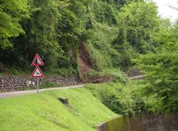 Frana a Casalzuigno, strada interrotta