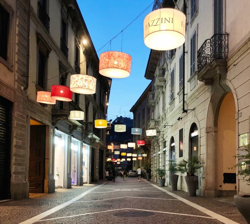 Le lampade di via Manzoni