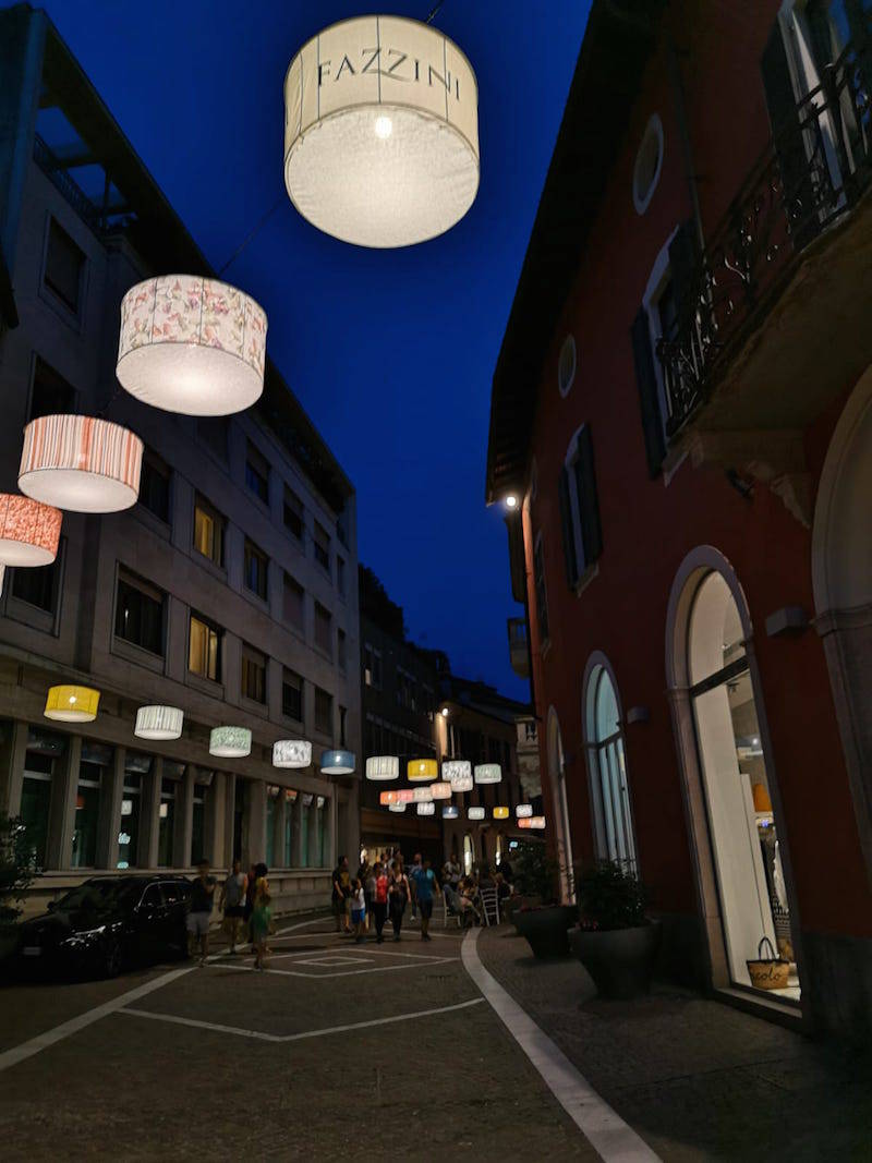 Le lampade di via Manzoni