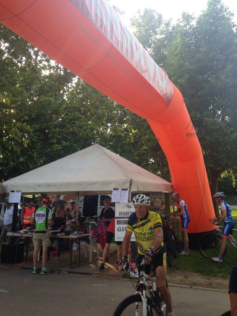 Pedalata notturna intorno al lago