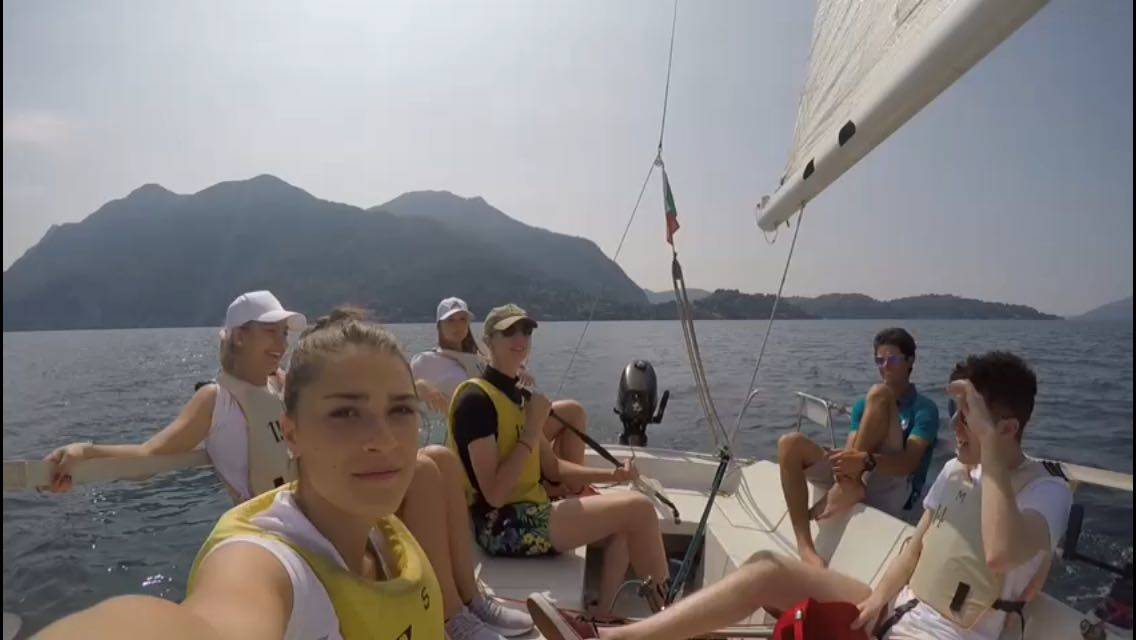 Studenti in barca a vela 