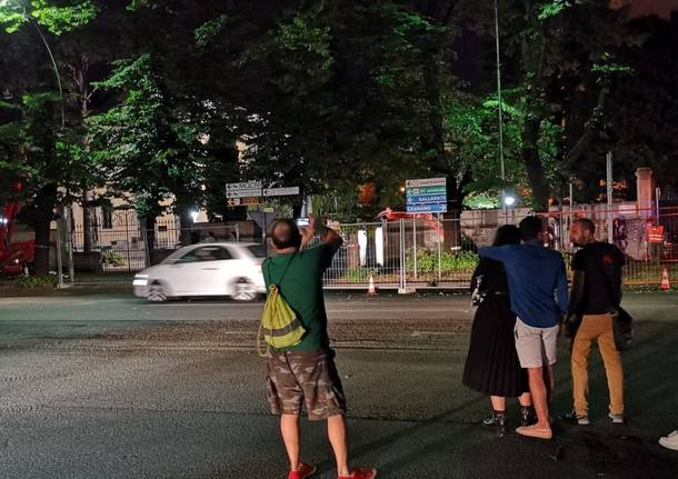 Taglio delle piante di notte sul viale Duca d’Aosta di Busto Arsizio