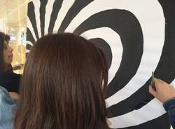 Ultimo giorno di scuola, gli studenti dell'artistico colorano la città