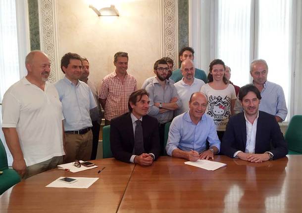 Varese - Firma protocollo "Comuni in cloud"