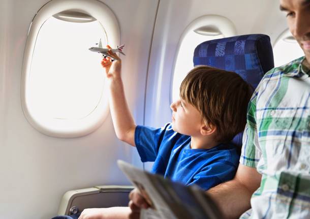 viaggiare in aereo con bambini