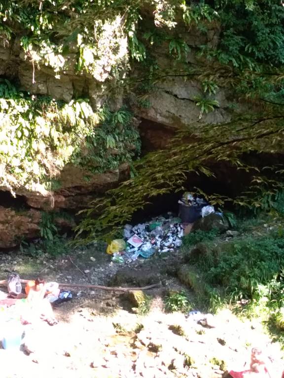 Bellezza e inciviltà alle Cascate