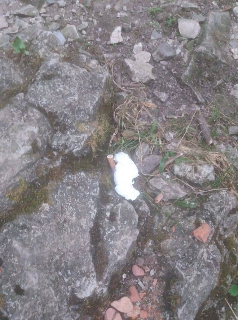 Ancora spazzatura alle cascate di Ferrera