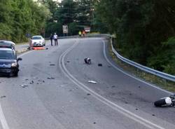 Incidente sulla provinciale, moto si spezza in due