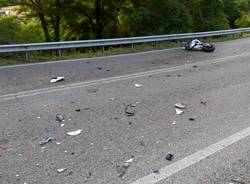 Incidente sulla provinciale, moto si spezza in due
