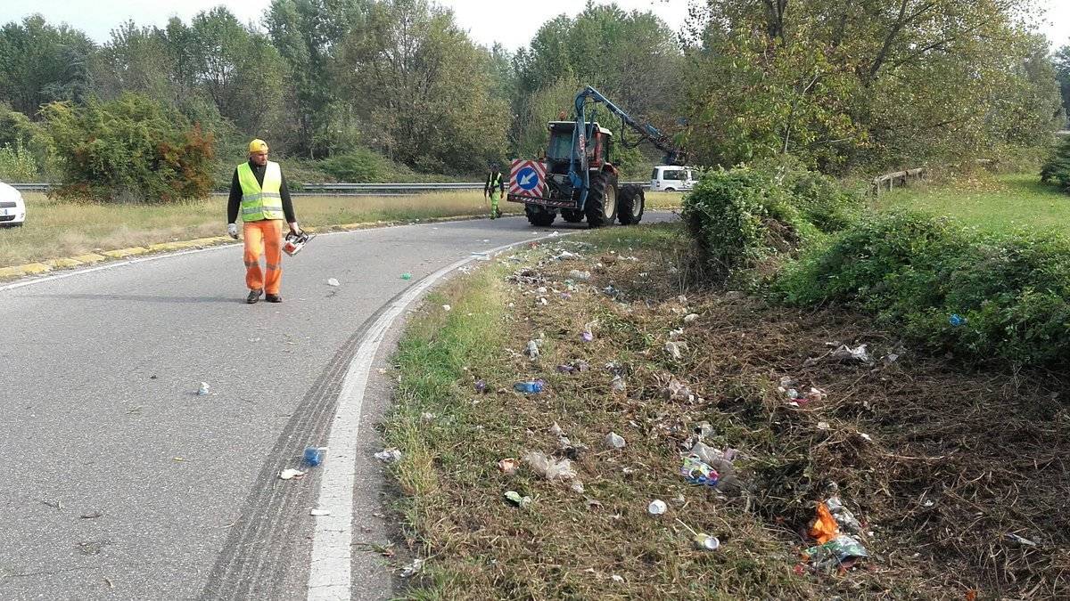 Erba tagliata, rifiuto lasciato