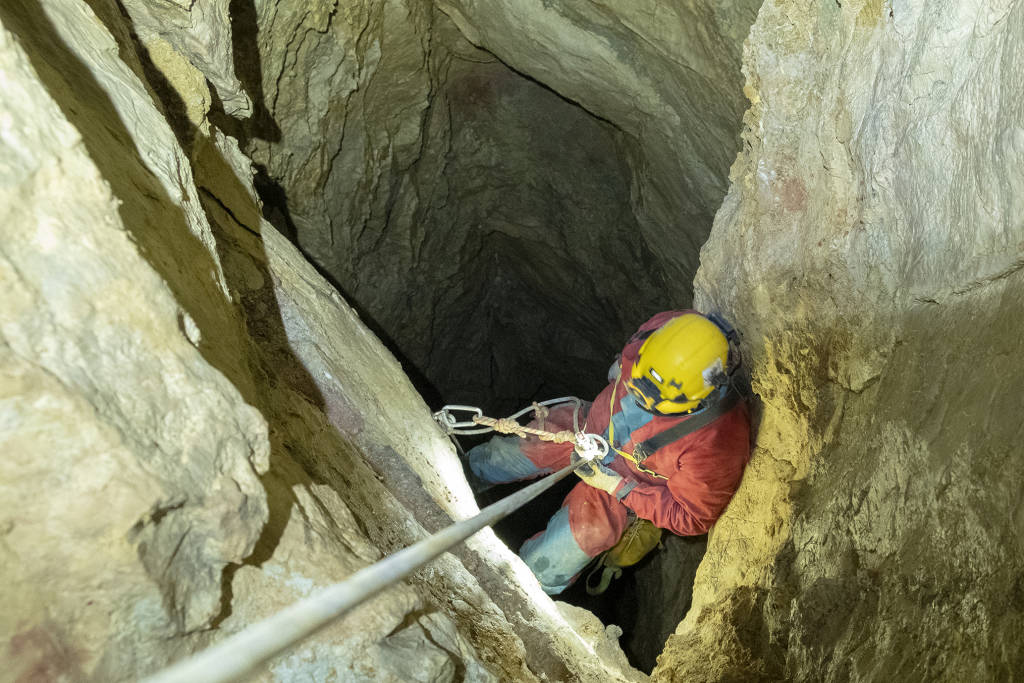 La discesa nella Caverna dei Tigli