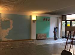 I richiedenti asilo imbiancano le scuole