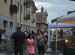 Gente in piazza notte bianca Cerro Maggiore 2018  2 