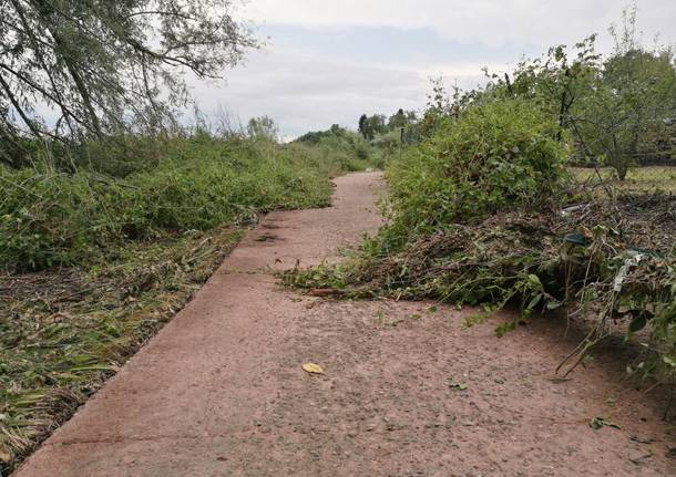I danni alla ciclabile del lago