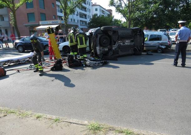Legnano: via Menotti ribaltamento