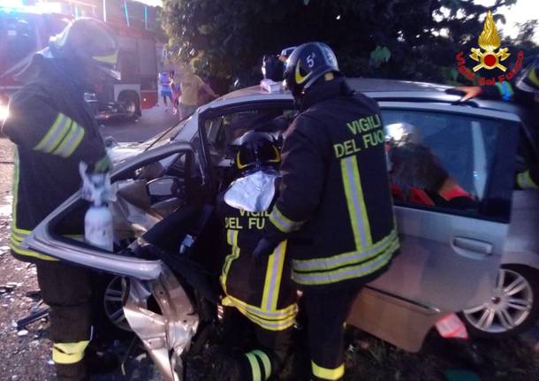 Incidente in Via Mesenzana, uomo resta incastrato tra le lamiere