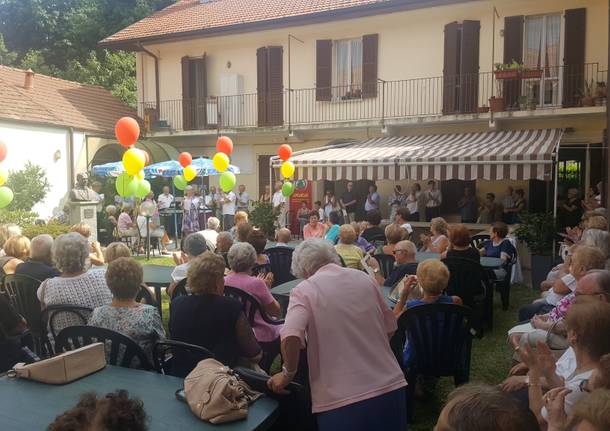 La festa per il Centro Anziani di Samarate