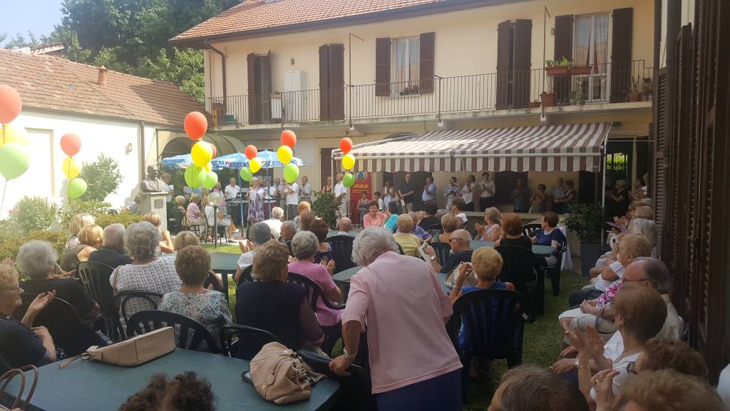 La festa per il Centro Anziani di Samarate