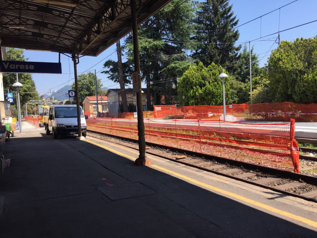 Lavori al binario 1 della stazione FS di Varese