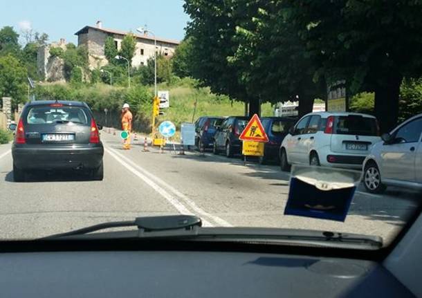 Un cancello per bloccare l’accesso al lago