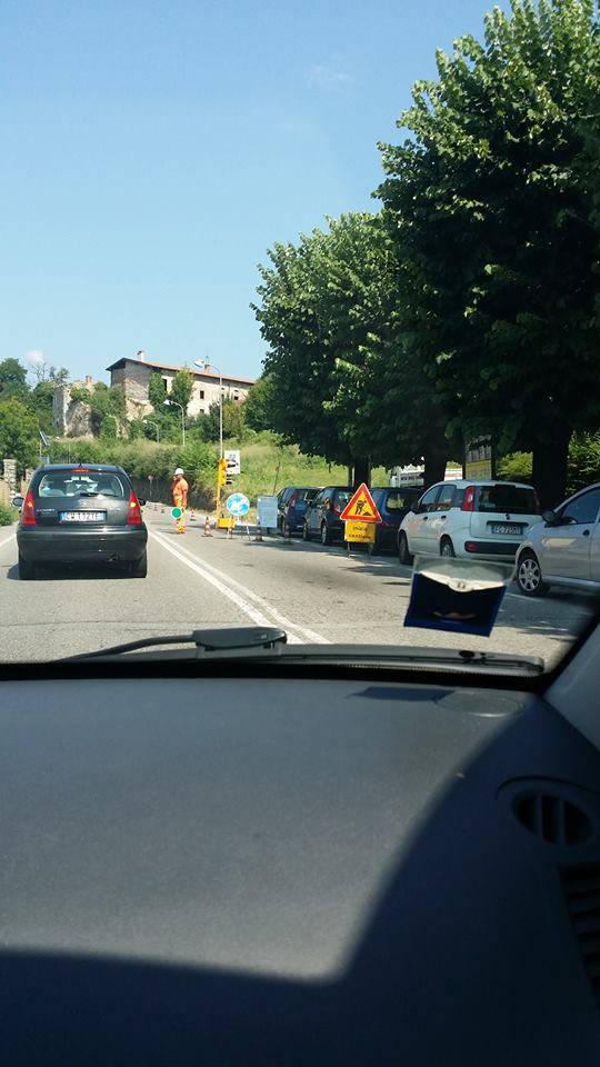 Un cancelletto per regolare l'accesso al lago