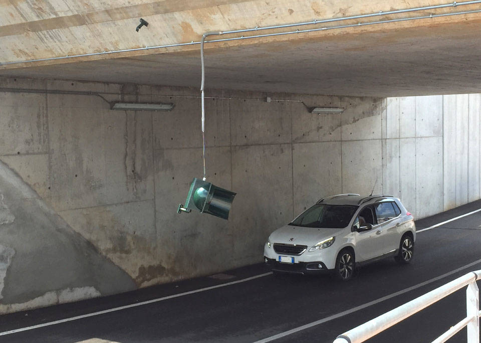 Venegono Superiore - Sottopasso incidente lampada