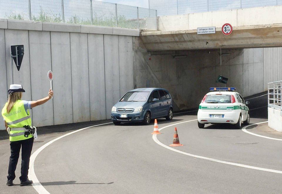 Venegono Superiore - Sottopasso incidente lampada