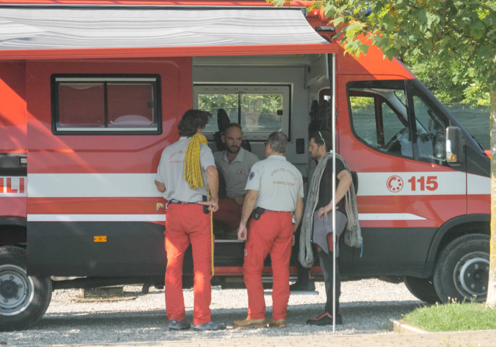 Recupero dell\'aereo caduto nel lago di Varese