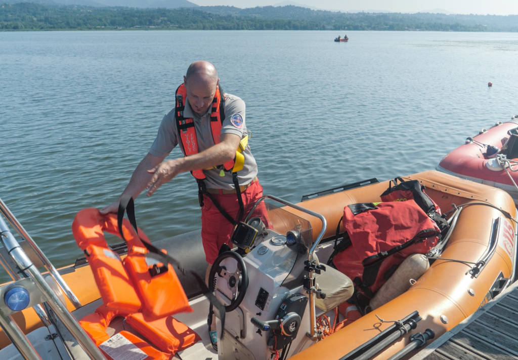 Recupero dell\'aereo caduto nel lago di Varese