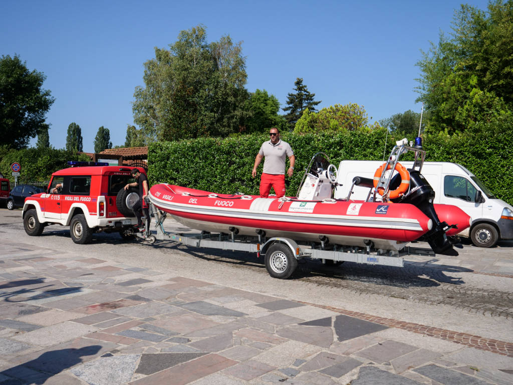 Recupero dell\'aereo caduto nel lago di Varese