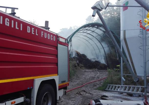 Il rogo nell’azienda agricola di Arcisate