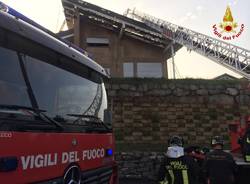 Fulmine colpisce una casa a Cadrezzate