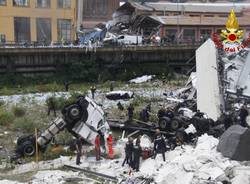 Crollo del viadotto, le immagini dei vigili del fuoco