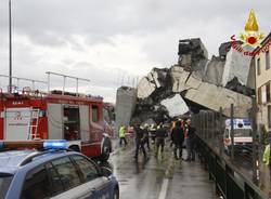 Crollo del viadotto, le immagini dei vigili del fuoco