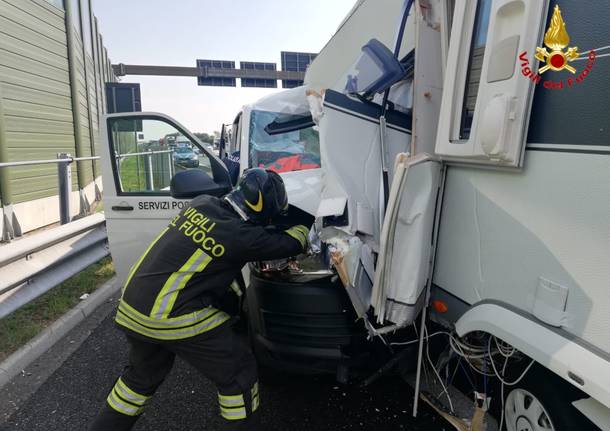 Furgone tampona roulotte, incidente in A9