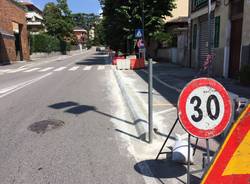 Lavori in via XXV Aprile per la ciclabile stazioni - lago