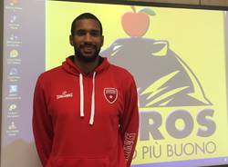 presentazione thomas scrubb basket pallacanestro varese tigros