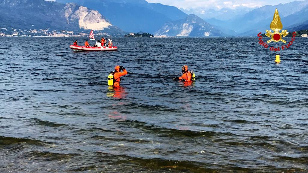 ricerche disperso lago maggiore vigili del fuoco