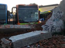 Varese: autobus danneggiati in piazzale Kennedy