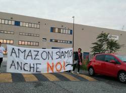 Corrieri di Amazon bloccano il deposito di Origgio