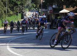 Il passaggio della Granfondo Mondiale a Castelveccana