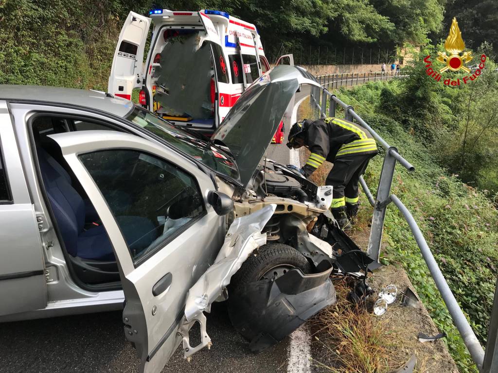 Incidente stradale tra Luino e Cremenaga