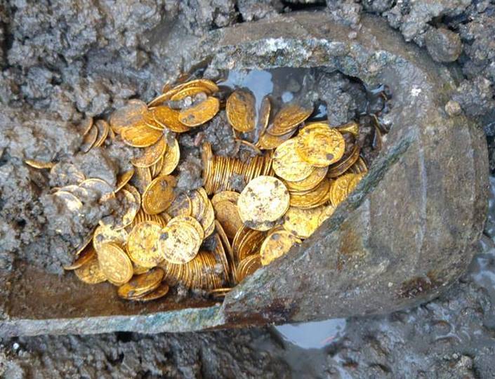 Ritrovamento storico: centinaia di monete d\'oro