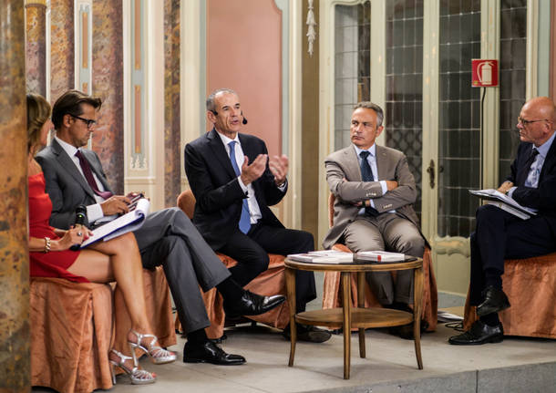 Sala piena per Cottarelli a Varese