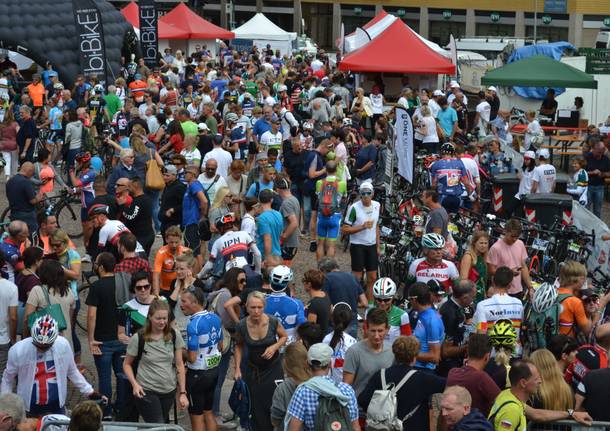 La festa in Piazza Repubblica per la Granfondo Modiale