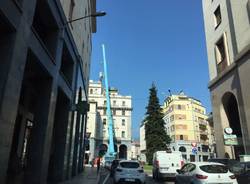 lavori a una antenna in piazza monte grappa
