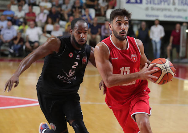 matteo tambone basket pallacanestro varese