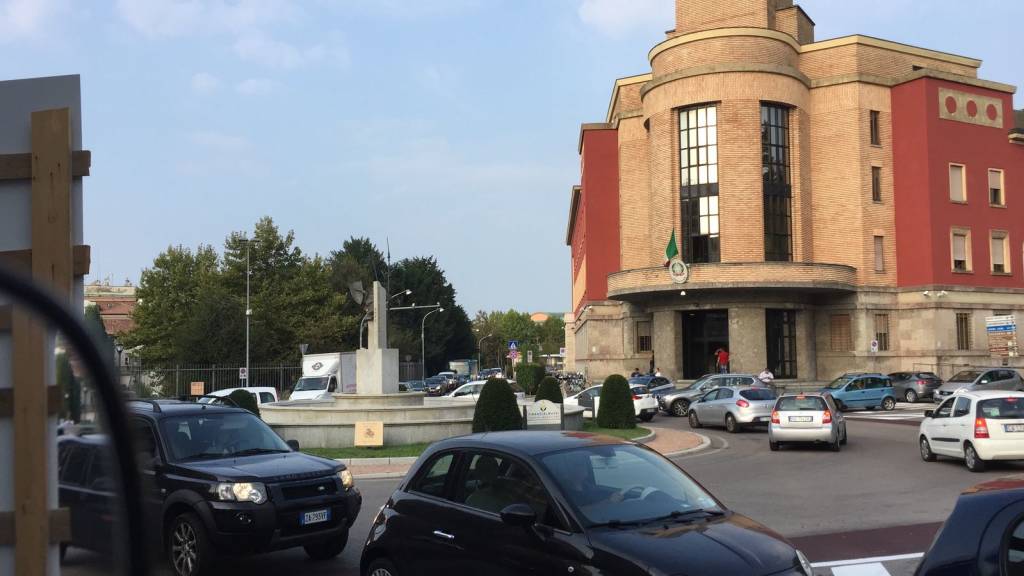 via XXV aprile varese traffico 