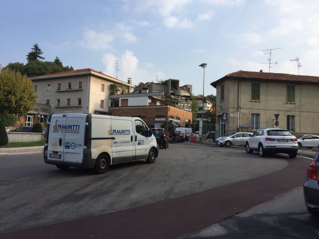 via XXV aprile varese traffico 